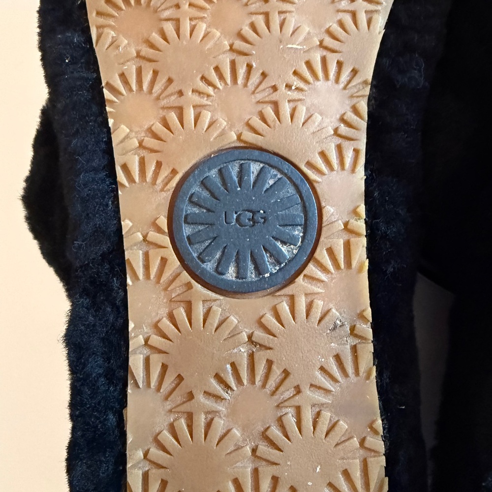 Ugg Fuzzy Black Slipper Slides, Size 7 - image 7